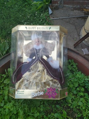 MATTEL 1996 SPECIAL Edition Happy Holidays Barbie Blond Hair Burgundy